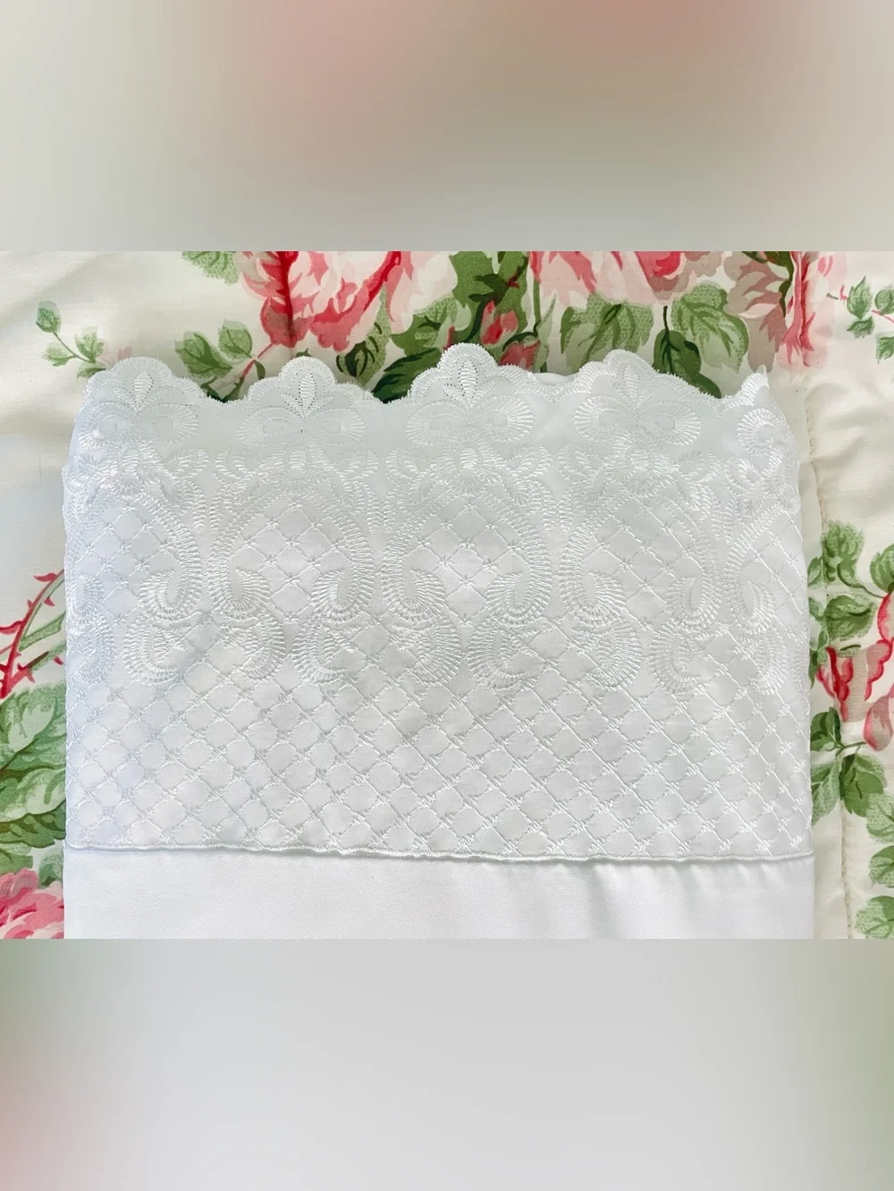 Elegant Flat Sheet White 6” Lace Cuff Polyester Queen Sz